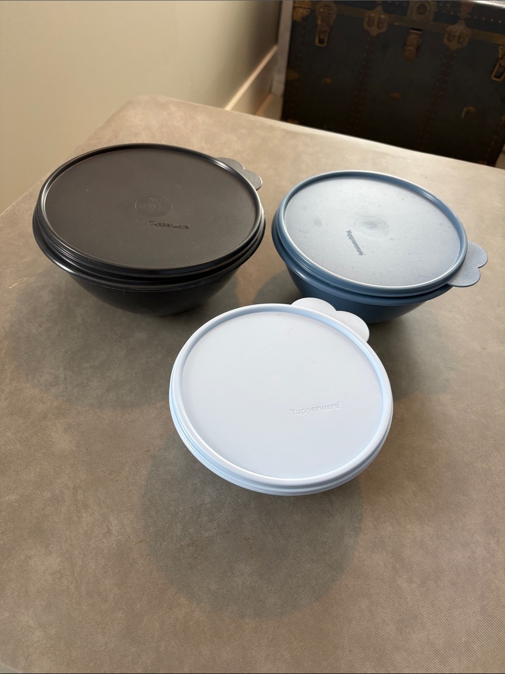 Tupperware Classic Wonderlier Lidded Nesting Bowl Set in Shades of Blue